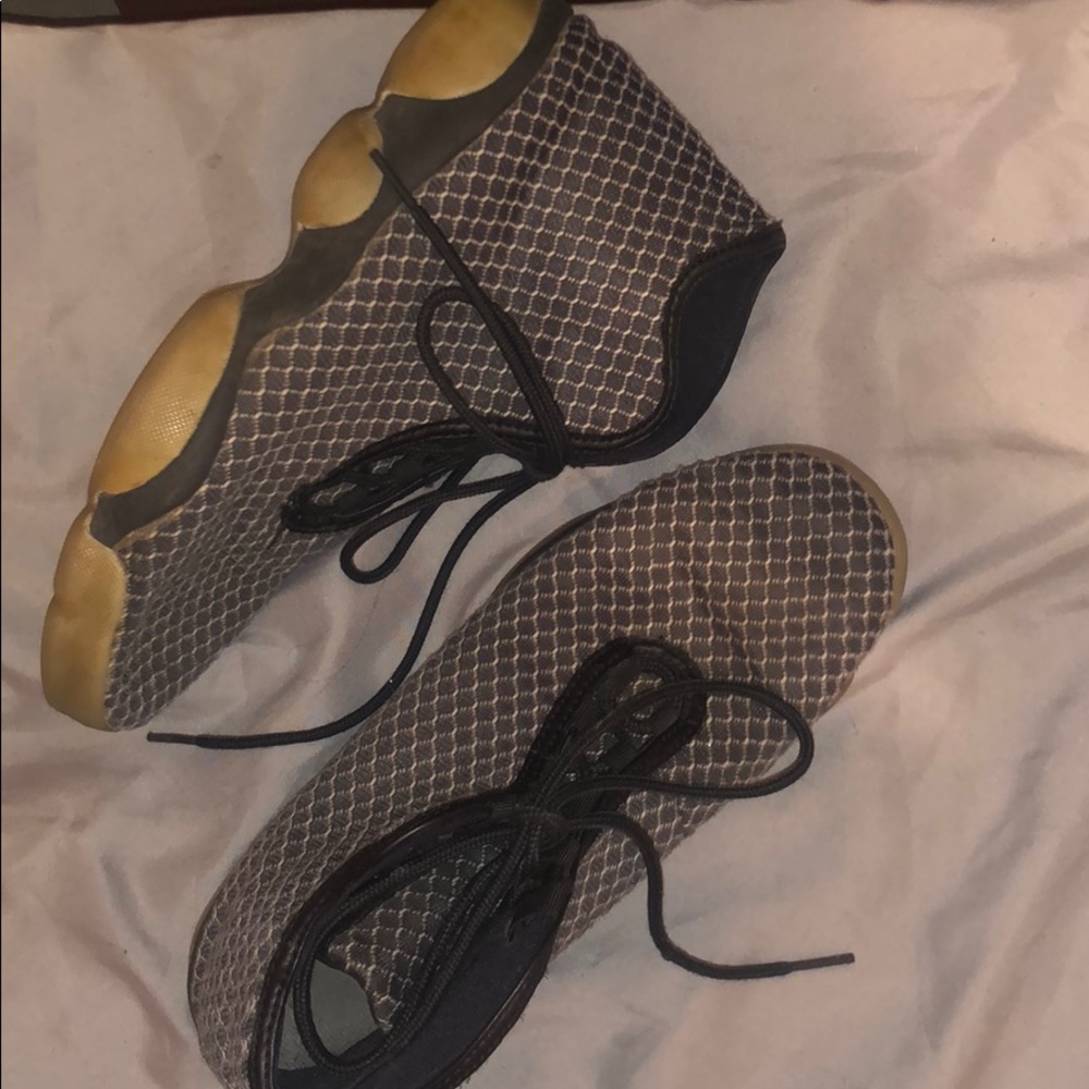 Boys shoes